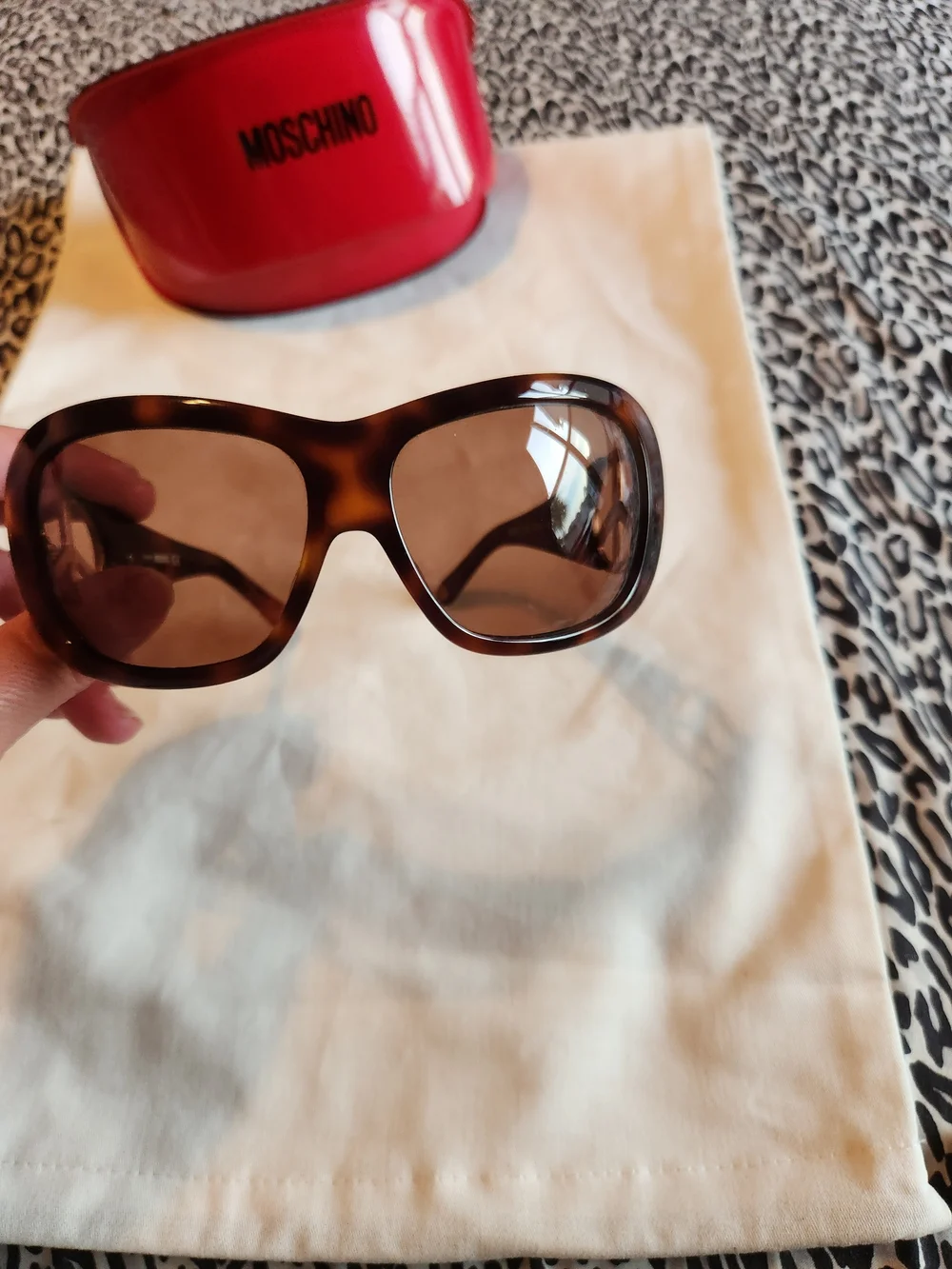 Moschino Women's Brown Tortoiseshell Sunglasses With Design Red Case MO51702